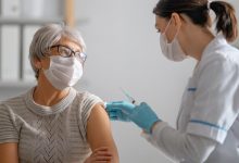 दूसरे कोविड शॉट के छह महीने के भीतर वैक्सीन सुरक्षा कम हो जाती है, अध्ययन चेतावनी देता है, लेकिन वे अभी भी डेल्टा के खिलाफ प्रभावी हैं