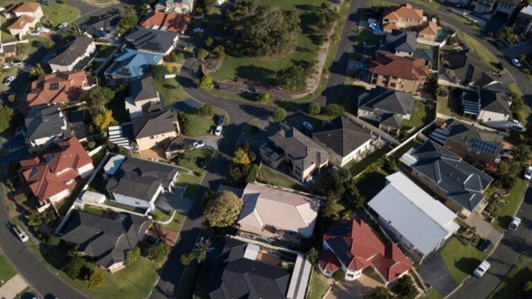 australian-house-prices-surge-amid-economic-shifts-and-ai-tax-incentive-proposals