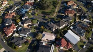 australian-house-prices-surge-amid-economic-uncertainty
