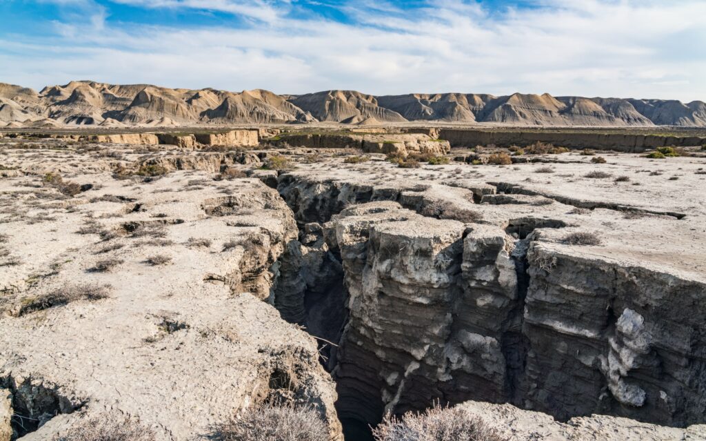 cracked-rocks-a-hidden-power-source-for-life-on-earth-and-beyond