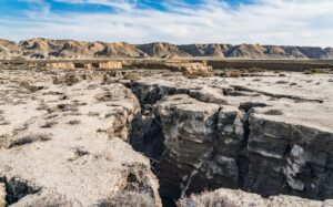 cracked-rocks-a-hidden-power-source-for-life-on-earth-and-beyond