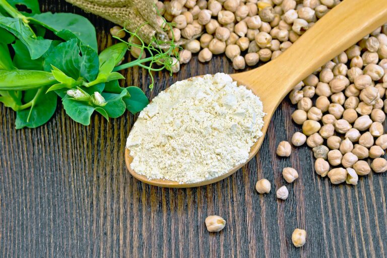 Flour,Chickpeas,In,Spoonful,,Chick-peas,In,A,Sack,And,Fresh