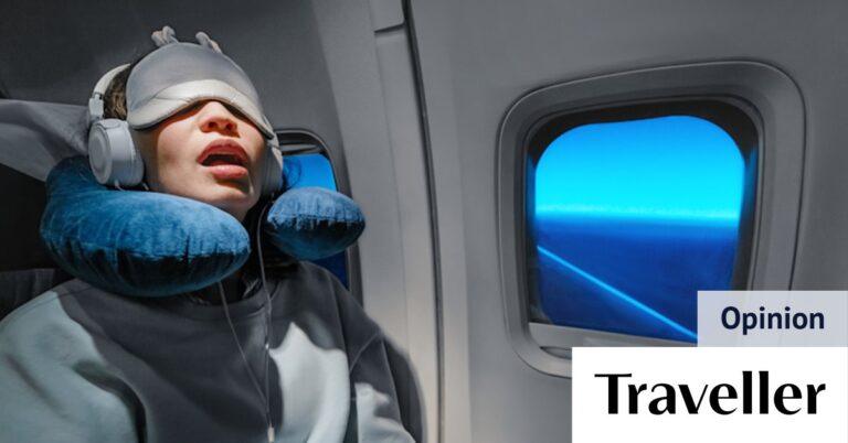 essential-items-for-a-comfortable-long-haul-economy-flight