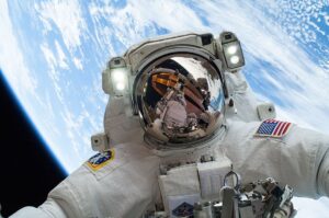 how-space-travel-alters-vision-the-challenge-of-sans