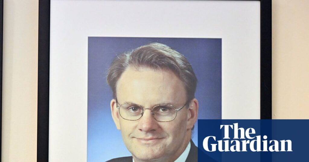 labor-condemns-mark-latham-s-actions-with-new-portrait-text-amid-ongoing-controversy