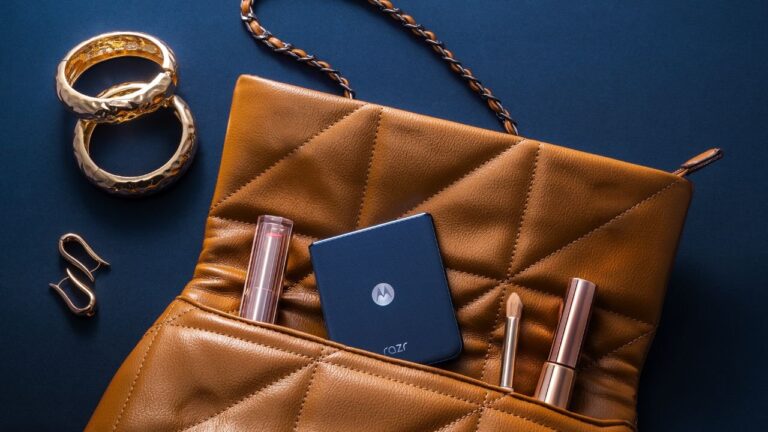 motorola-s-new-razr-and-edge-phones-a-blend-of-nostalgia-and-innovation
