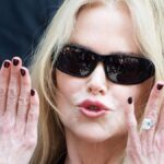 nicole-kidman-stuns-at-paris-fashion-week-embraces-natural-aging