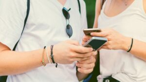 why-teenagers-should-avoid-dating-apps-a-comprehensive-analysis