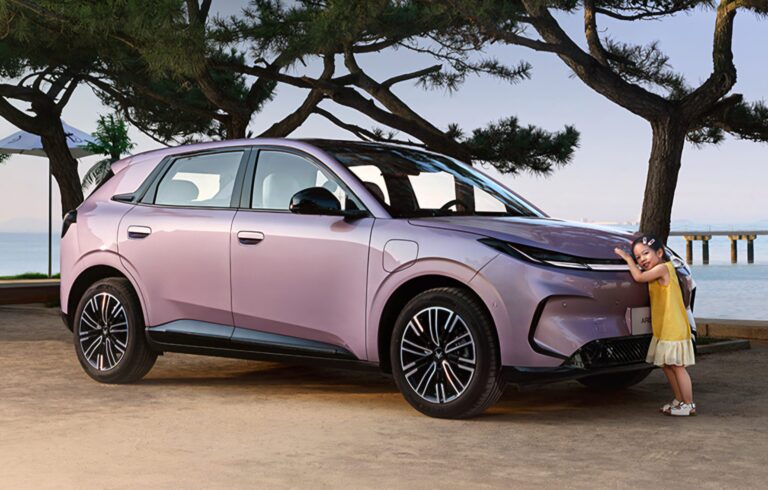 arcfox-t1-launches-in-china-a-new-era-for-electric-hatchbacks