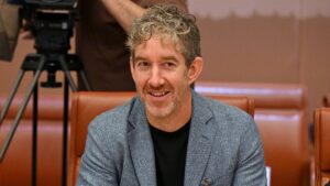 atlassian-s-scott-farquhar-arrives-late-to-economic-summit-sparks-debate-on-ai-laws