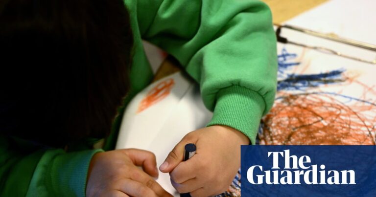 australian-ministers-to-debate-childcare-worker-database-and-mobile-phone-bans