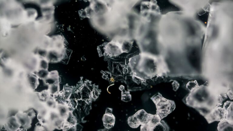 breakthrough-breathing-crystal-could-revolutionize-clean-energy