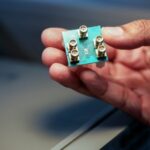 cornell-s-microwave-brain-chip-revolutionizes-signal-processing