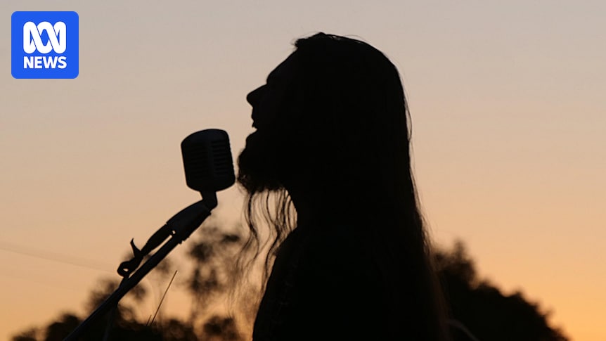 elvis-kernaghan-inspires-outback-kids-with-music-workshops