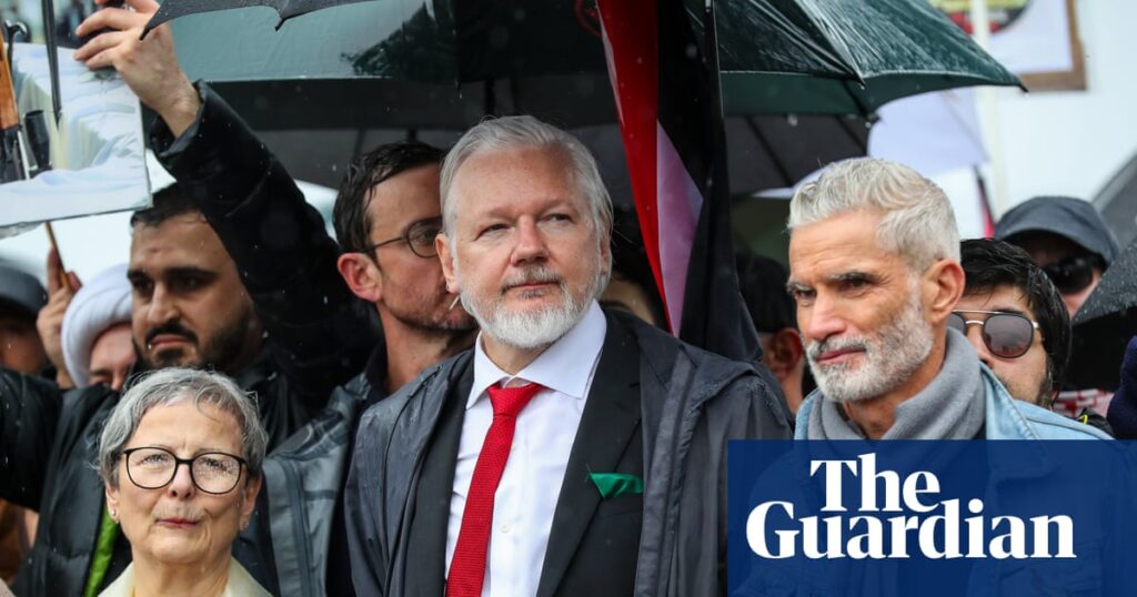 julian-assange-joins-massive-pro-palestine-rally-in-sydney-amid-safety-concerns