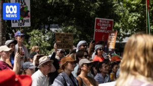 melbourne-council-votes-to-review-protest-disruptions-amid-business-concerns