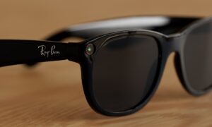 meta-to-launch-hypernova-smart-glasses-with-integrated-display