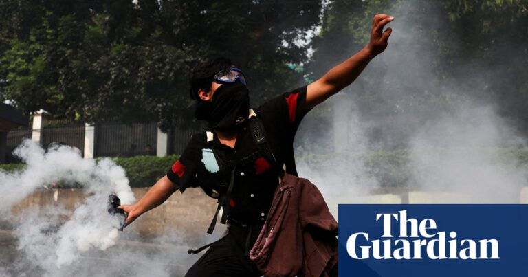 protests-in-indonesia-over-lavish-parliament-allowances-and-elite-corruption