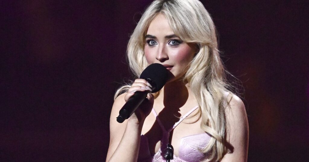 sabrina-carpenter-s-lollapalooza-surprise-kate-ceberano-s-tour-success-and-beyonc-s-levi-s-partnership
