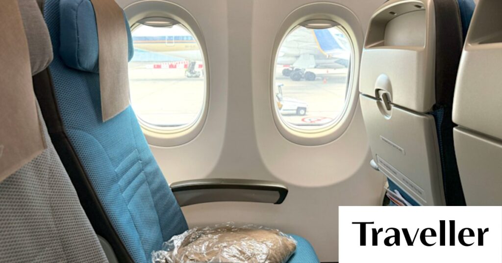 singapore-airlines-boeing-737-800-a-flight-of-contrasts