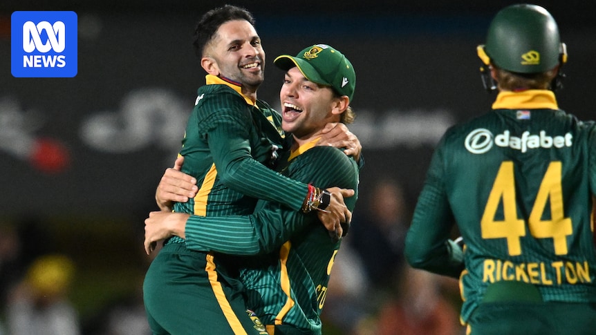 south-africa-triumphs-over-australia-by-98-runs-in-cairns-odi