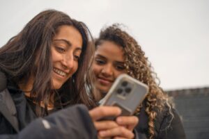 study-reveals-tv-and-gaming-enhance-focus-social-media-diminishes-it