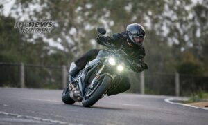 2025-bmw-s-1000-r-race-a-comprehensive-review-and-test-ride
