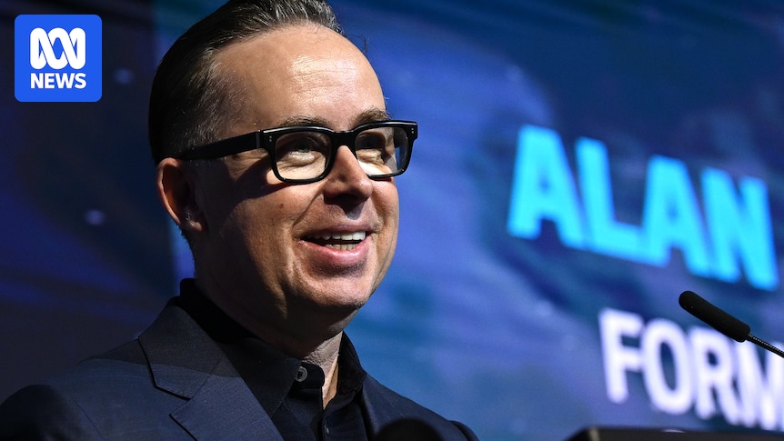 alan-joyce-s-3-8-million-bonus-sparks-outrage-amid-qantas-turmoil