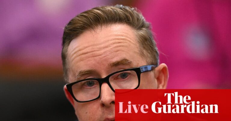 alan-joyce-s-3-8m-bonus-amid-qantas-controversies-and-corporate-turmoil
