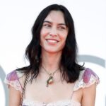 alexa-chung-sets-fashion-trends-at-venice-film-festival-with-bold-snake-effect-heels