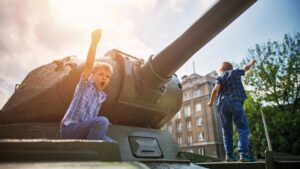 australian-defence-contracts-propel-downer-and-service-stream-shares