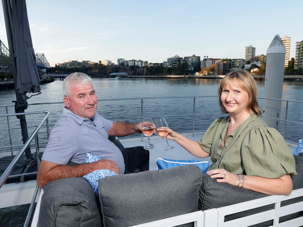 life-afloat-brisbane-couple-embraces-houseboat-living-on-the-river