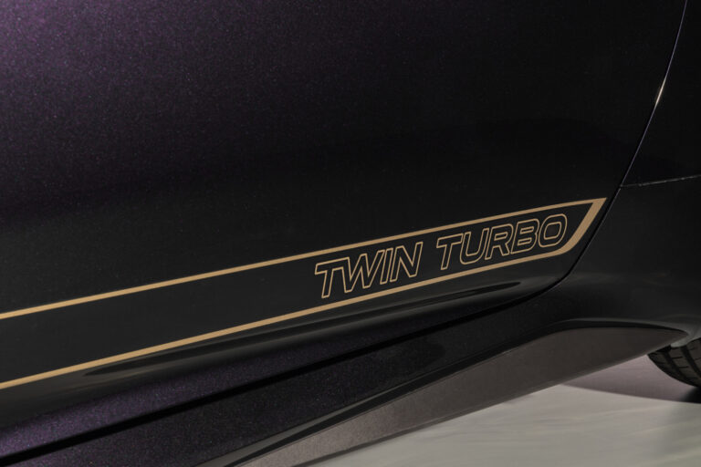 nissan-revives-1990s-nostalgia-with-z-heritage-edition-sports-car