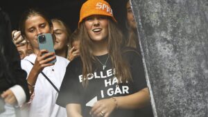 queen-mary-of-denmark-reacts-to-princess-isabella-s-controversial-festival-attire