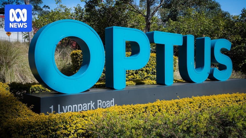 singtel-awards-employee-bonus-amid-optus-crisis-raising-eyebrows