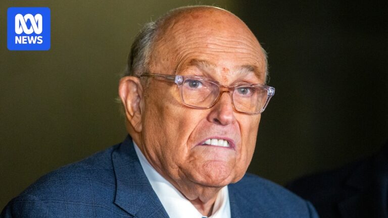 trump-to-honor-giuliani-with-presidential-medal-amid-legal-troubles