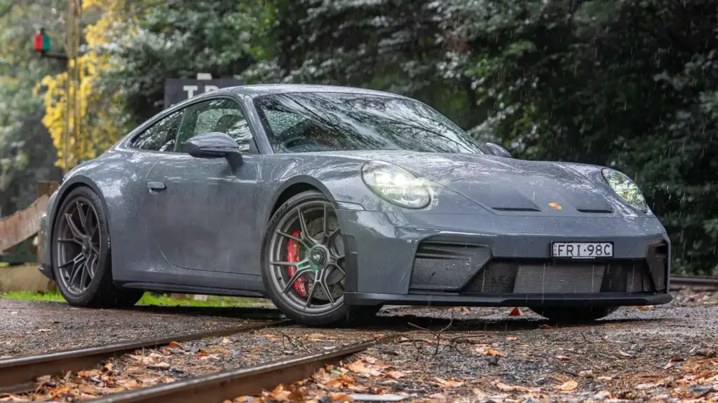 2026-porsche-911-gt3-touring-a-raw-racing-experience-for-the-road