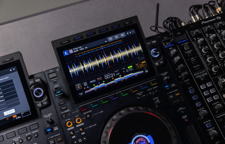alphatheta-cdj-3000x-revolutionizing-the-dj-experience