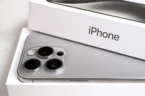 apple-s-iphone-deals-camera-innovations-and-ai-departures