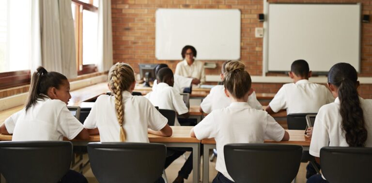 australian-teachers-lead-in-ai-use-amid-rising-stress-levels-survey-reveals