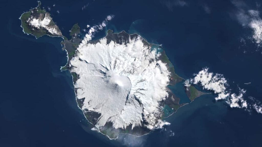 concerns-arise-as-h5-bird-flu-suspected-on-australian-sub-antarctic-island