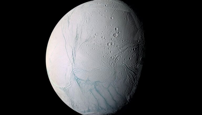 enceladus-saturn-s-moon-shows-potential-for-life-with-new-organic-compounds