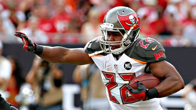 former-nfl-star-doug-martin-dies-in-police-custody-after-oakland-incident