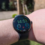 google-pixel-watch-4-a-smartwatch-that-bridges-tradition-and-innovation