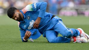 indian-vice-captain-shreyas-iyer-hospitalized-in-sydney-after-on-field-injury