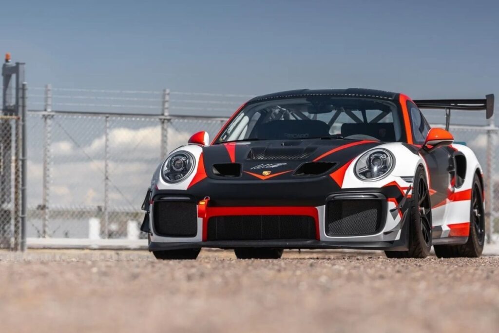 max-verstappen-s-rare-porsche-911-gt2-rs-clubsport-hits-auction-block
