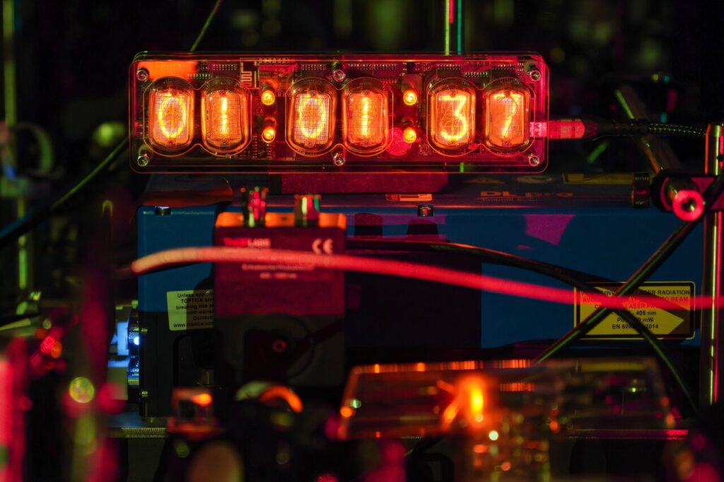 mit-physicists-enhance-atomic-clock-precision-by-reducing-quantum-noise