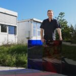 new-study-reveals-red-light-causes-unexpected-glare
