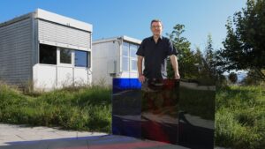 new-study-reveals-red-light-causes-unexpected-glare