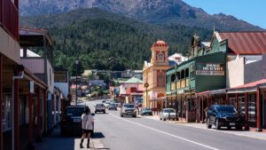 queenstown-faces-cash-crisis-after-last-bank-closure-sparks-community-outcry
